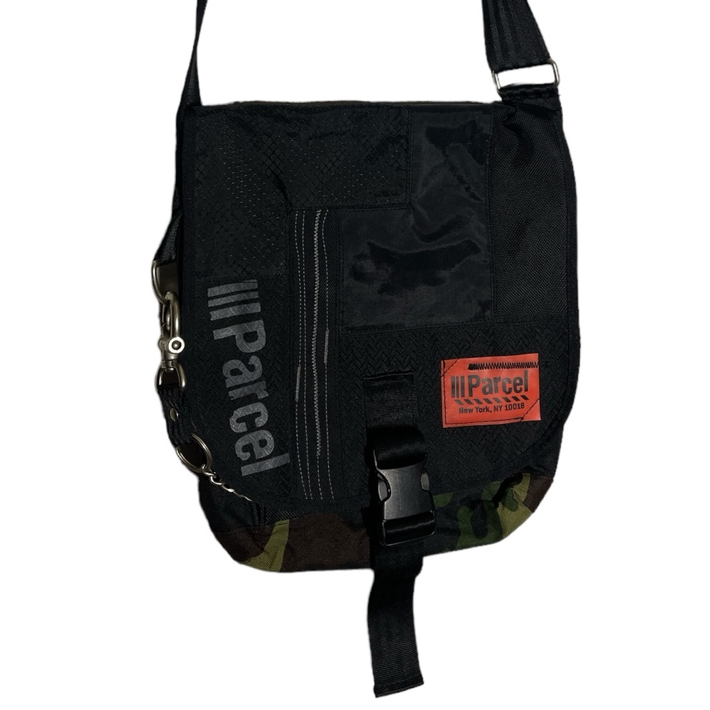 III Parcel New York Crossbody Messenger Bag black camo